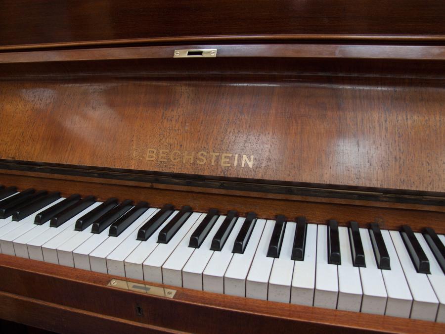 Bechstein 10 upright Piano in rosewood – Gallery image – Roberts Pianos Oxford