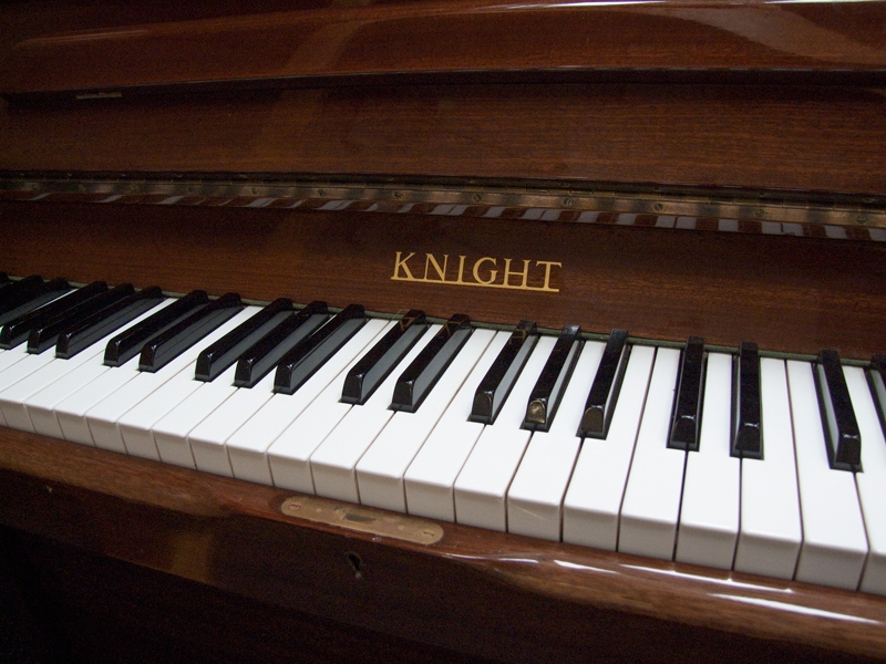 Knight K10 upright Piano in Mahogany – Gallery image – Roberts Pianos Oxford
