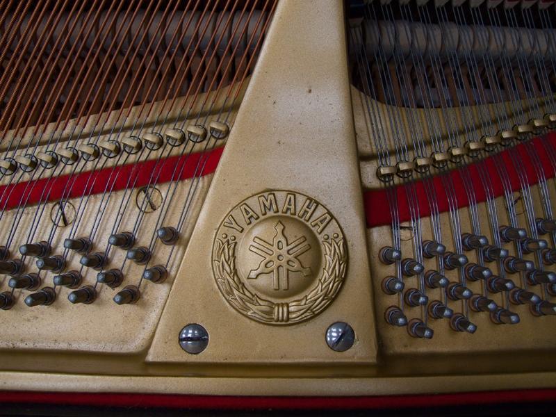 Yamaha G3E grand Piano in Bright black – Gallery image – Roberts Pianos Oxford
