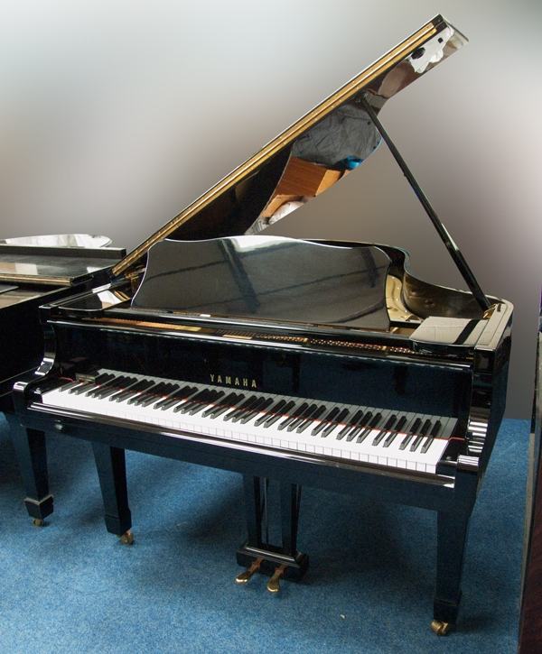 Yamaha G3E grand Piano in Bright black – Featured image – Roberts Pianos Oxford