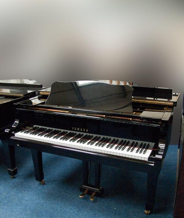Yamaha G3E grand Piano in Bright black – Gallery image – Roberts Pianos Oxford