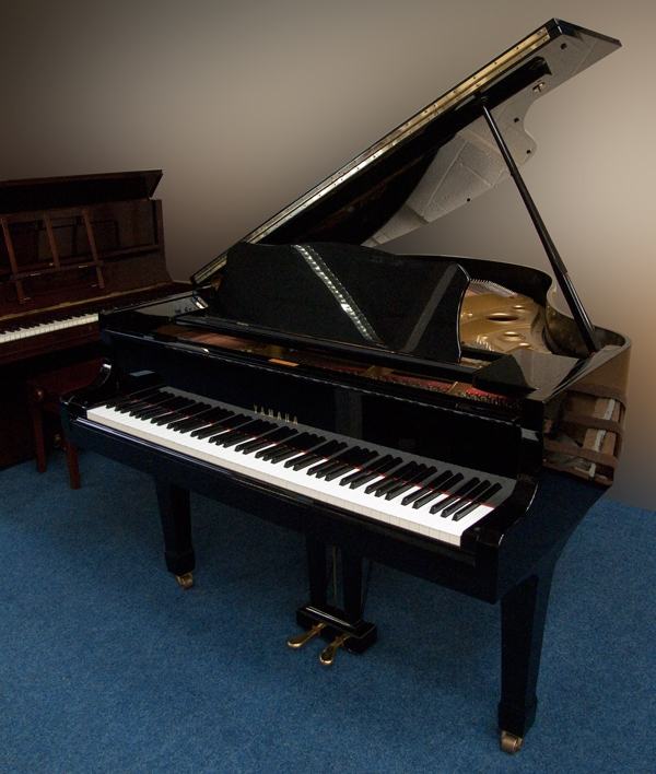 Yamaha G2 grand Piano in black – Featured image – Roberts Pianos Oxford
