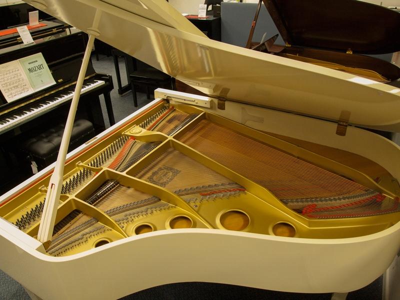 Yamaha G3E grand Piano in ivory/cream – Gallery image – Roberts Pianos Oxford