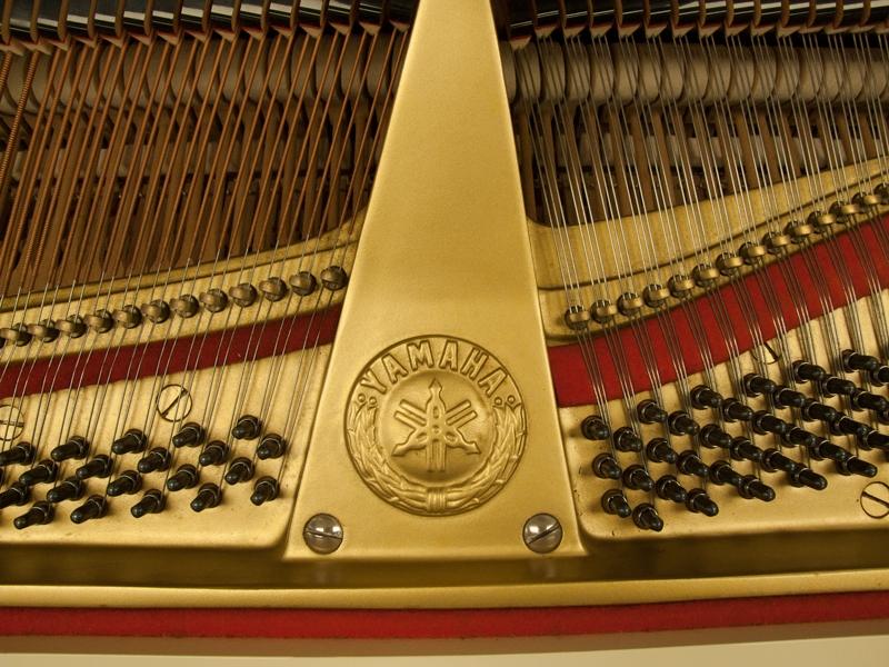 Yamaha G3E grand Piano in ivory/cream – Gallery image – Roberts Pianos Oxford