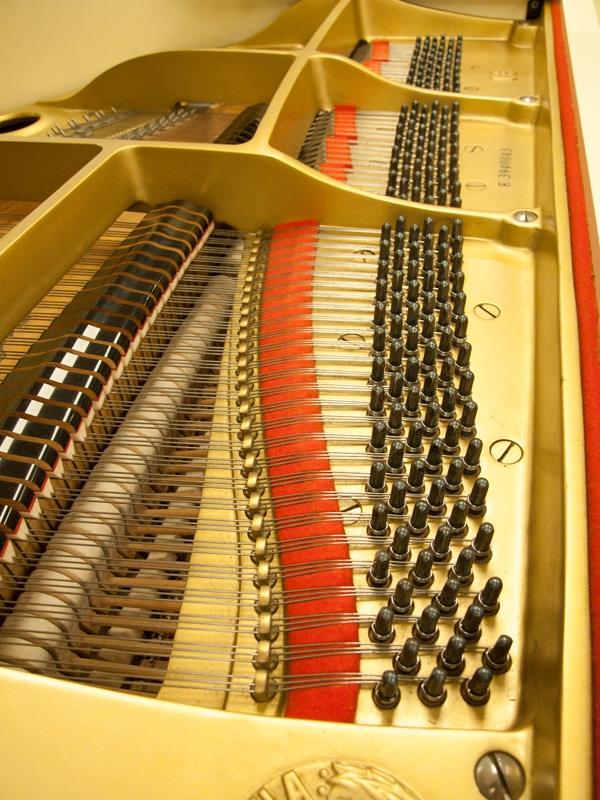 Yamaha G3E grand Piano in ivory/cream – Gallery image – Roberts Pianos Oxford