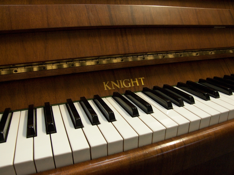 Knight K10 upright Piano in Mahogany – Gallery image – Roberts Pianos Oxford