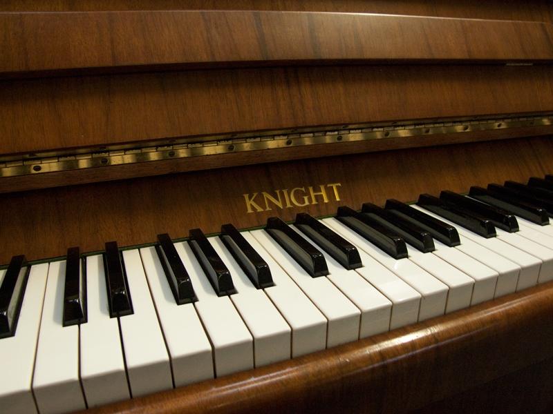 Knight K10 upright Piano in Mahogany – Gallery image – Roberts Pianos Oxford
