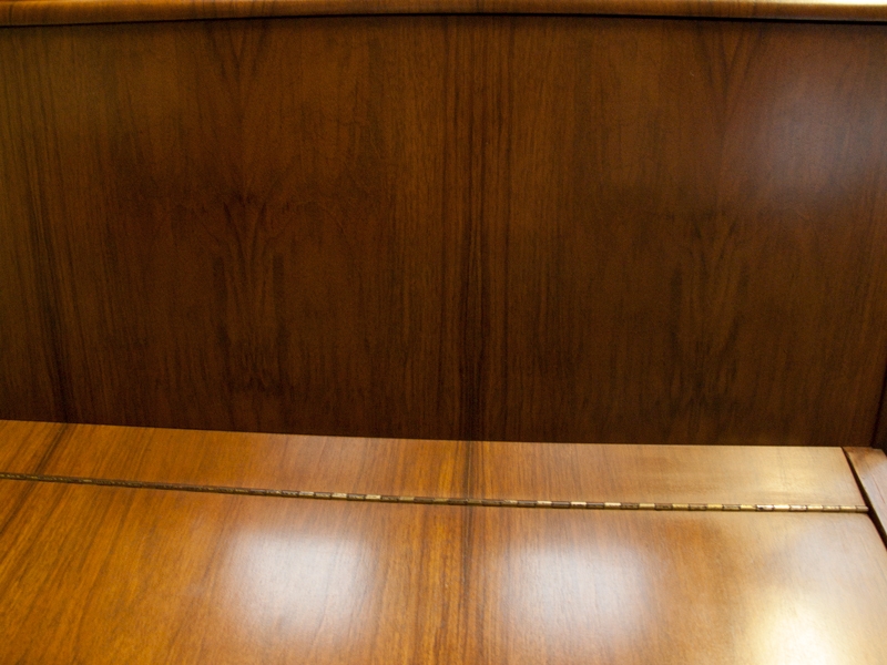 Knight K10 upright Piano in Mahogany – Gallery image – Roberts Pianos Oxford