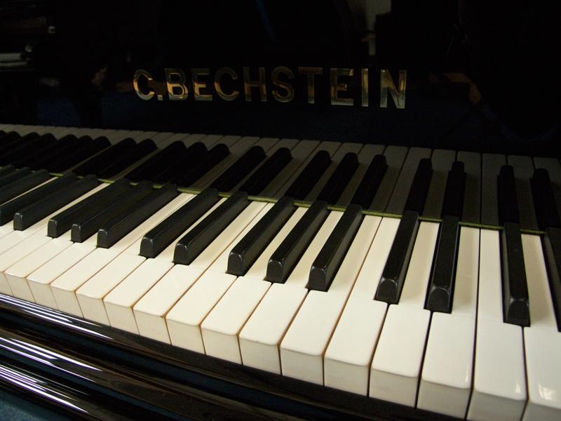 Bechstein V (5) grand Piano in bright black – Gallery image – Roberts Pianos Oxford