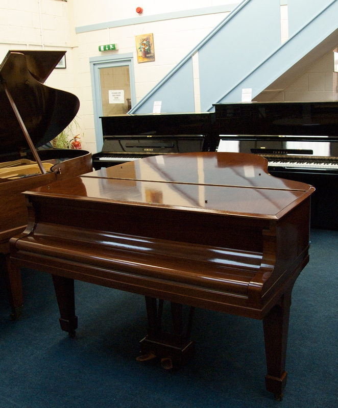 Steinway O