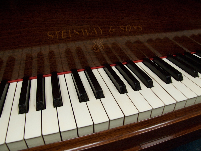 Steinway O