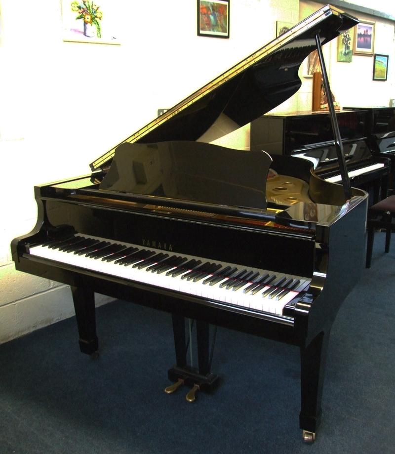 Yamaha G2E grand Piano in bright-black – Featured image – Roberts Pianos Oxford