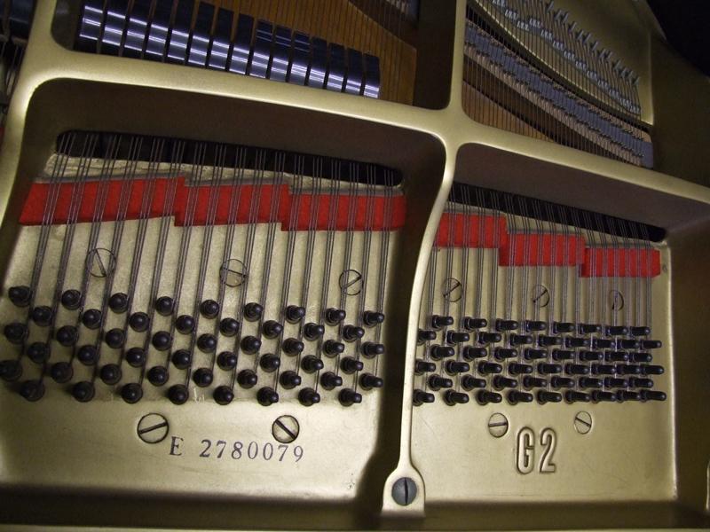 Yamaha G2E grand Piano in bright-black – Gallery image – Roberts Pianos Oxford