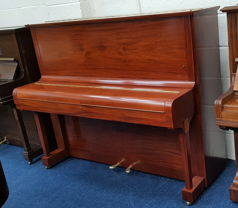 Steinway V