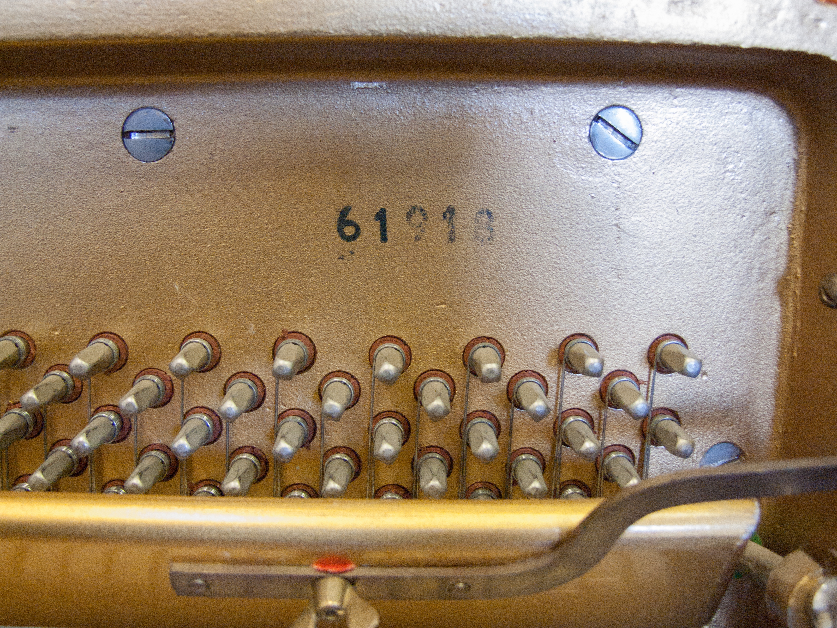 Knight upright Piano in Mahogany – Gallery image – Roberts Pianos Oxford