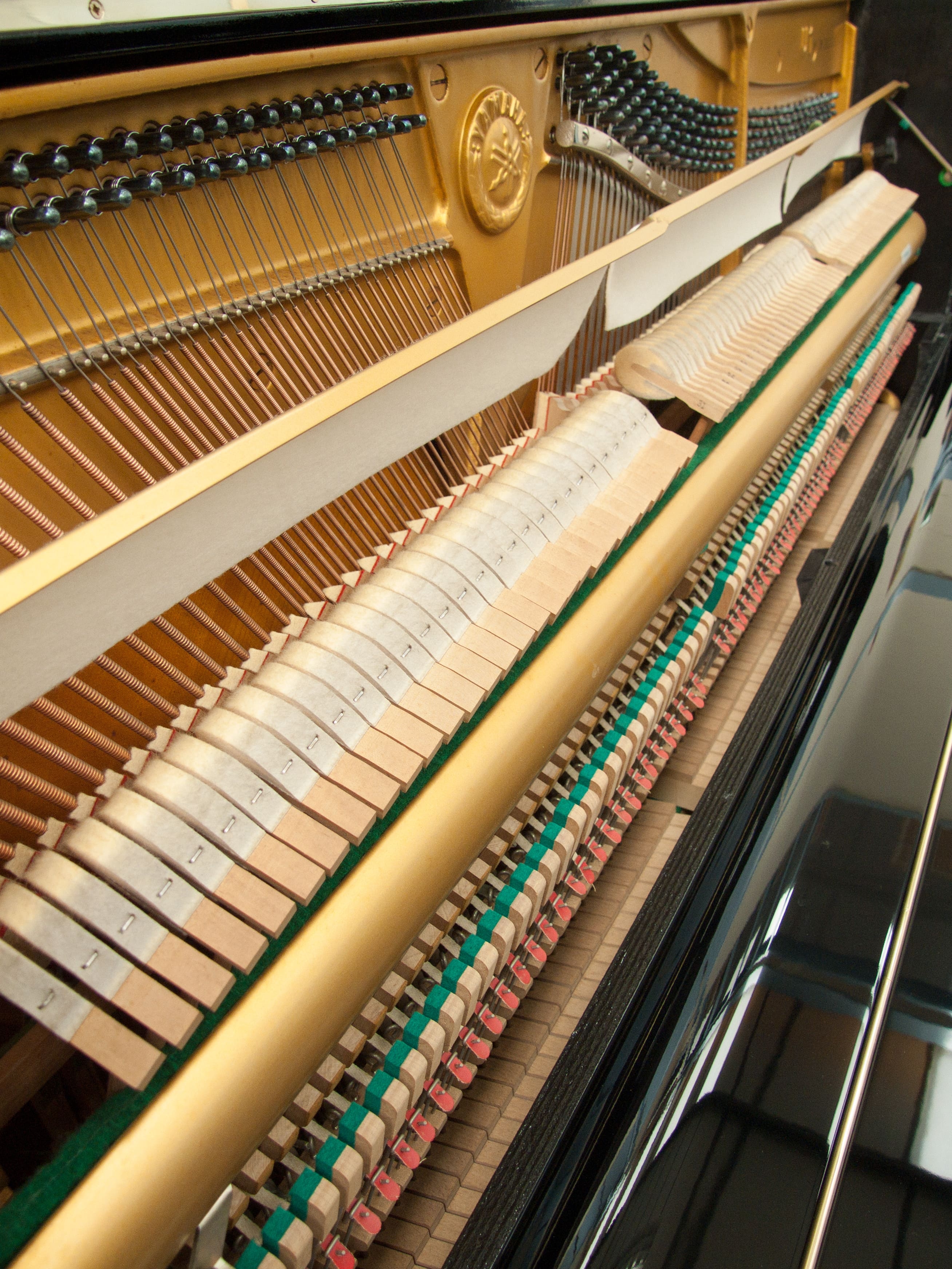 Yamaha U1H upright Piano in Bright black – Gallery image – Roberts Pianos Oxford