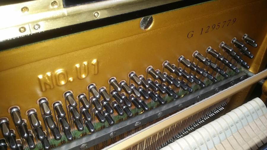 Yamaha U1G upright Piano in Bright black – Gallery image – Roberts Pianos Oxford