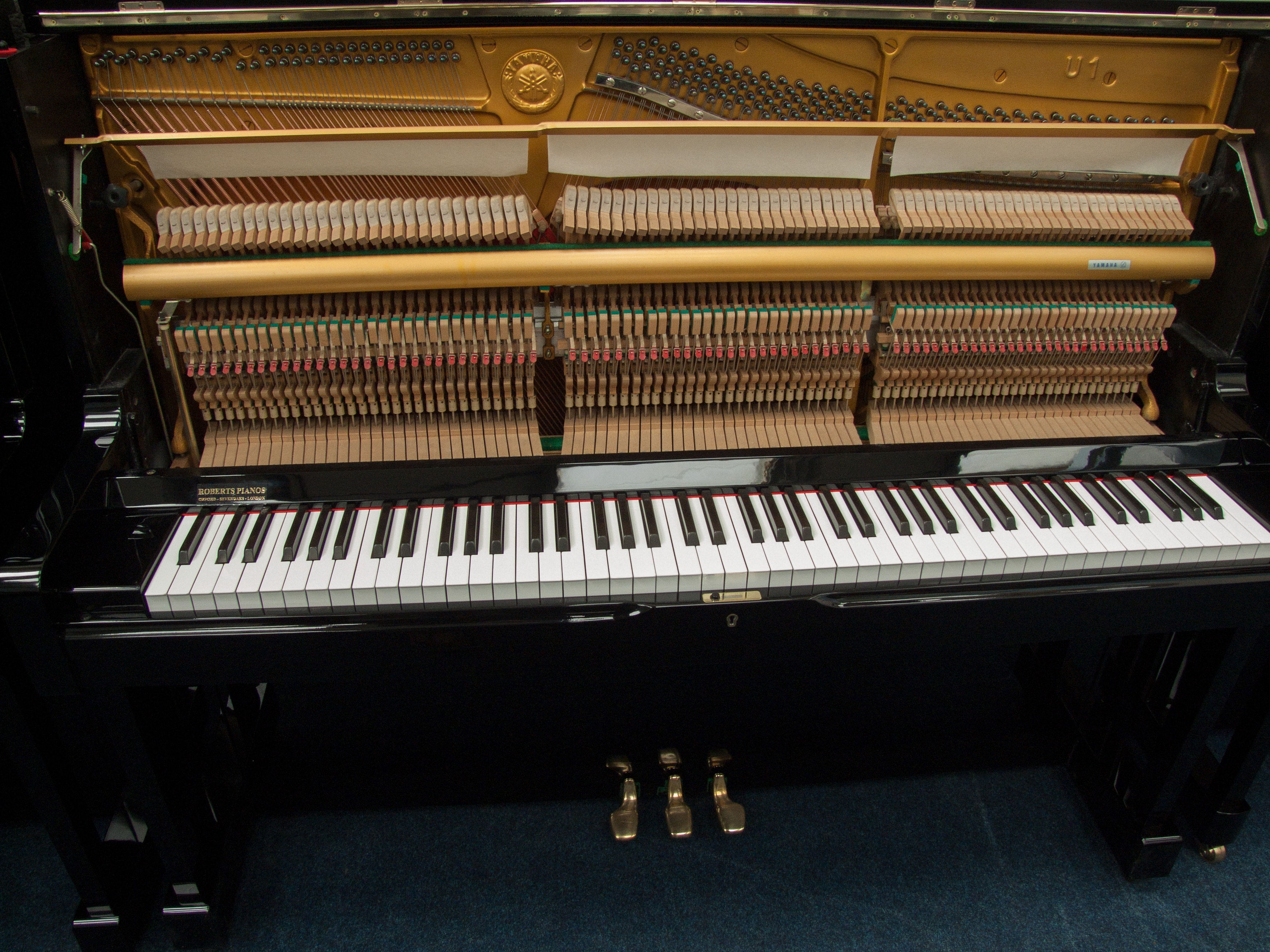 Yamaha U1H upright Piano in Bright black – Gallery image – Roberts Pianos Oxford