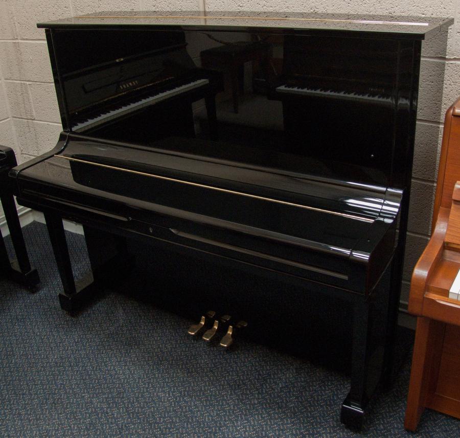 Yamaha U3M upright Piano in Black polyester – Gallery image – Roberts Pianos Oxford