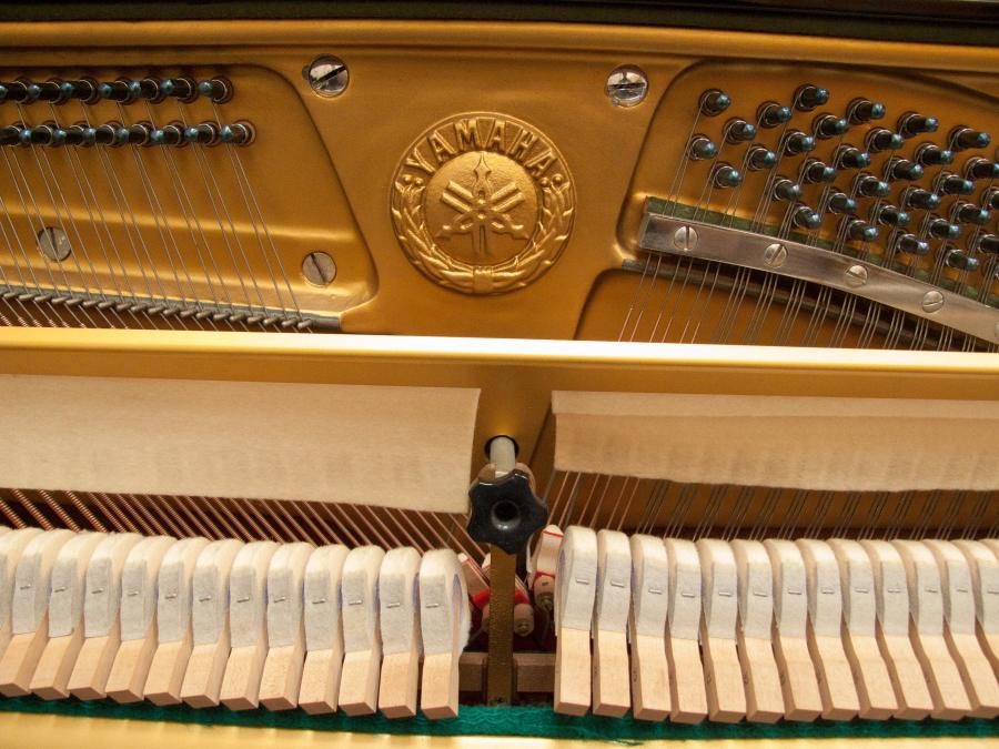 Yamaha U3H upright Piano in Black polyester – Gallery image – Roberts Pianos Oxford