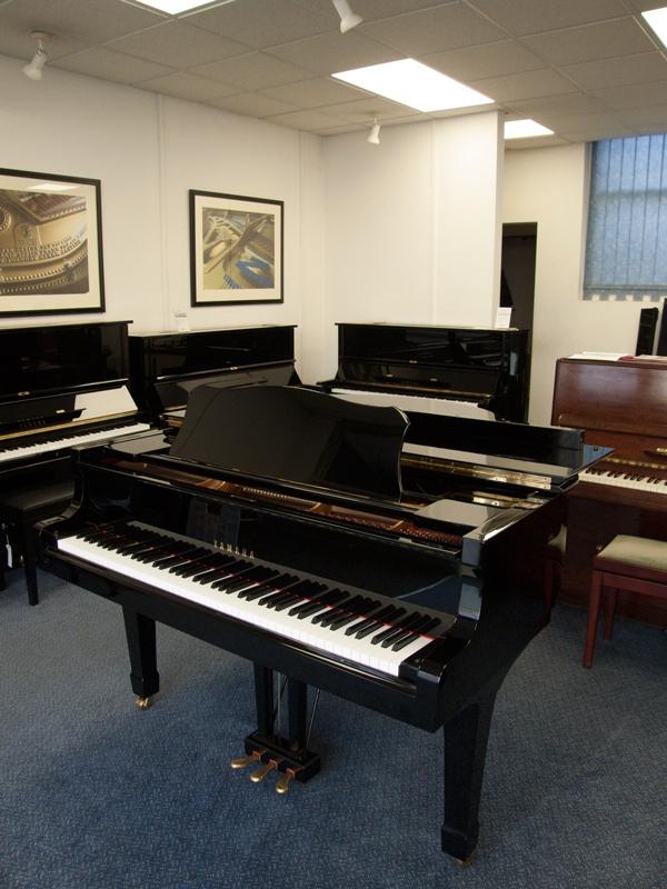 Yamaha C1 grand Piano in Black polyester – Gallery image – Roberts Pianos Oxford
