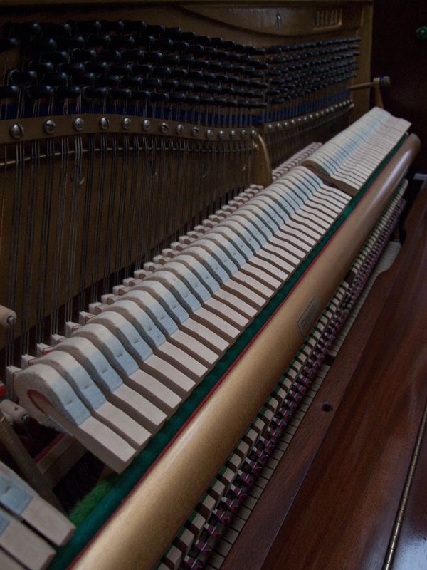 Welmar upright Piano in Mahogany – Gallery image – Roberts Pianos Oxford
