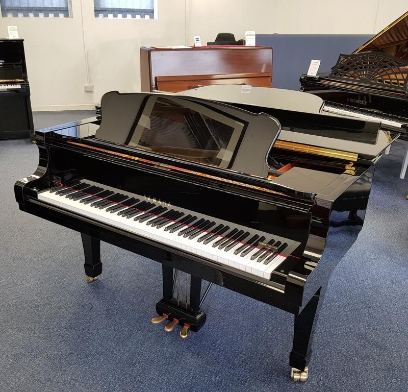 Yamaha S6 grand Piano in black polyester – Gallery image – Roberts Pianos Oxford
