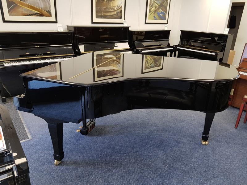 Yamaha S6 grand Piano in black polyester – Gallery image – Roberts Pianos Oxford