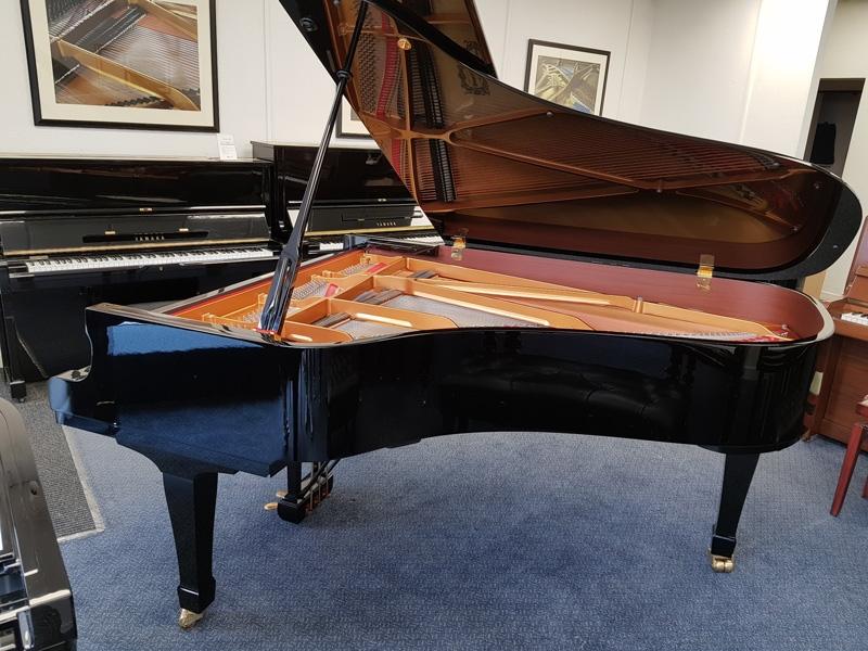 Yamaha S6 grand Piano in black polyester – Gallery image – Roberts Pianos Oxford