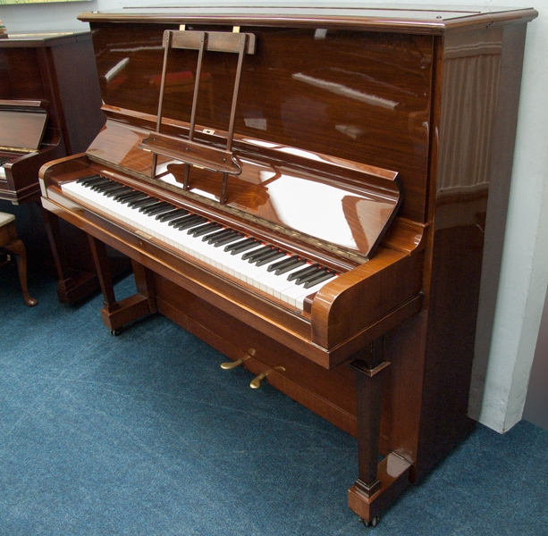 Steinway K