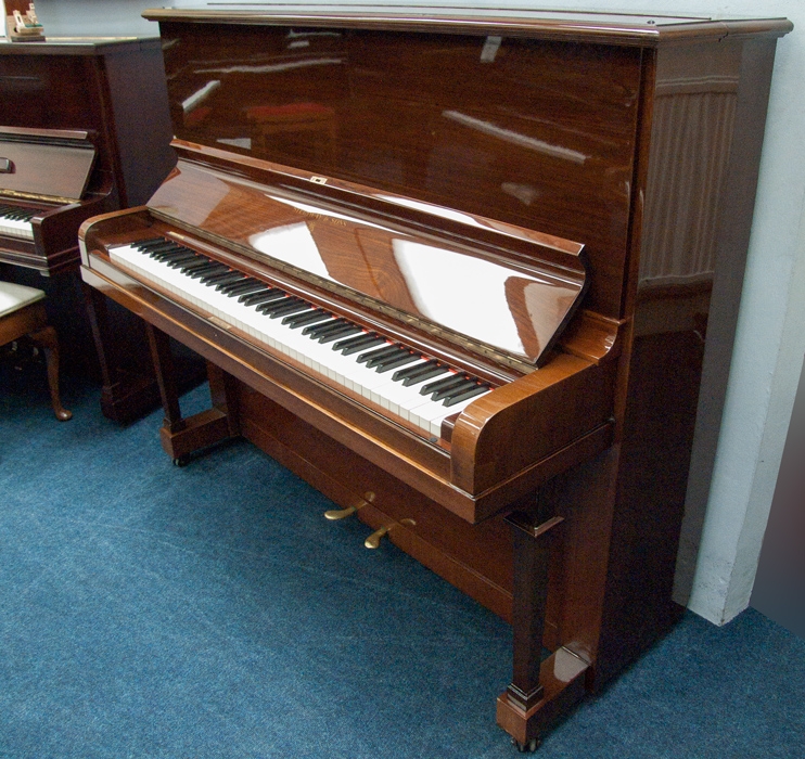 Steinway K