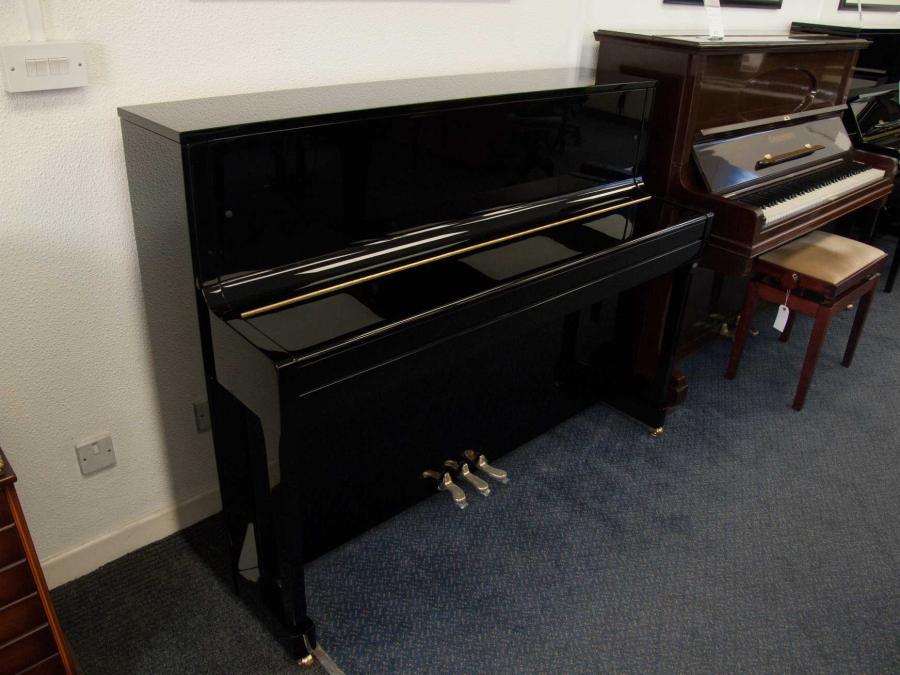 Kawai K-200 upright Piano in bright black – Gallery image – Roberts Pianos Oxford