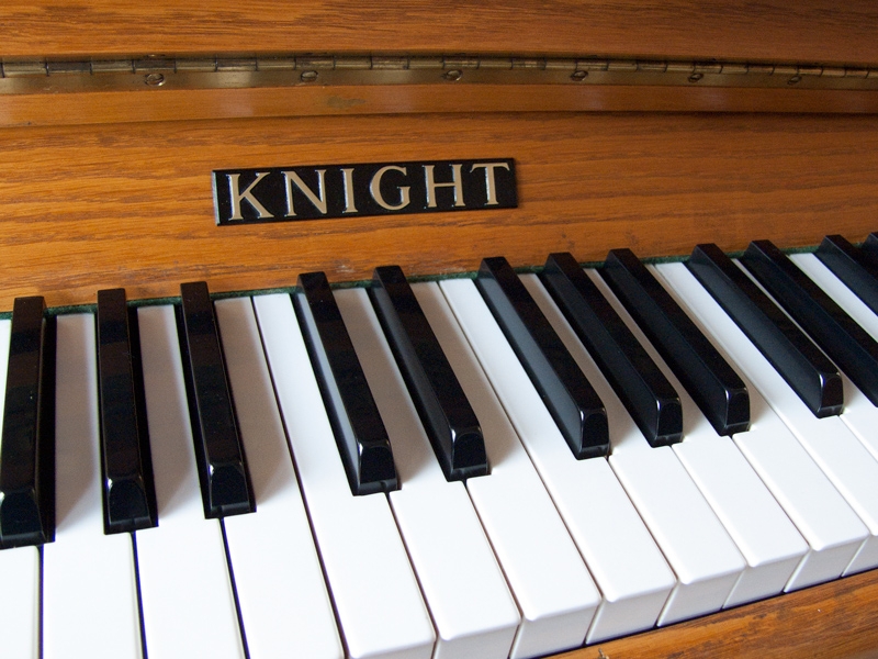 Knight K10 upright Piano in oak – Gallery image – Roberts Pianos Oxford