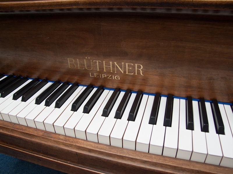Bluthner IV grand Piano in mahogany – Gallery image – Roberts Pianos Oxford