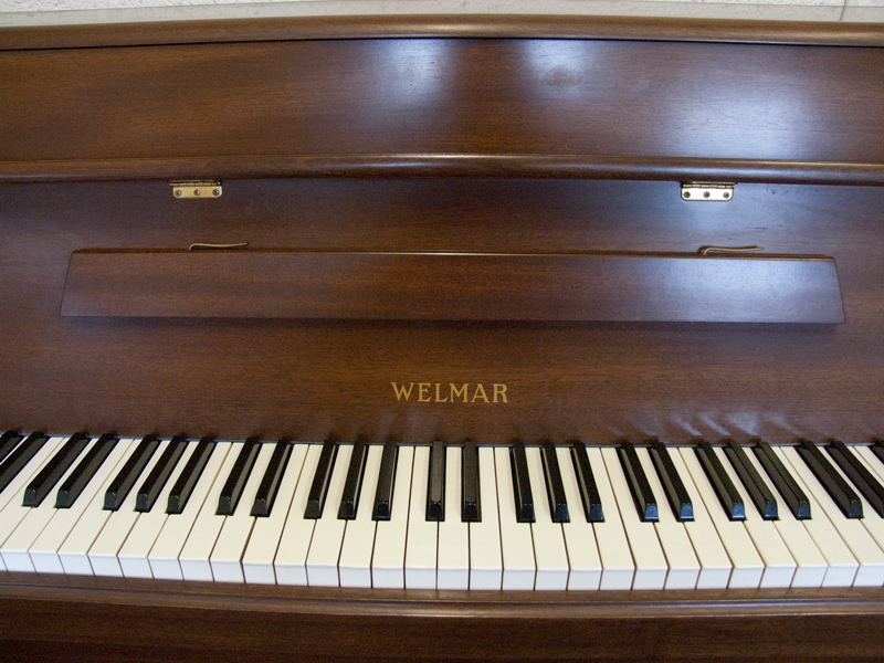 Welmar upright Piano – Gallery image – Roberts Pianos Oxford