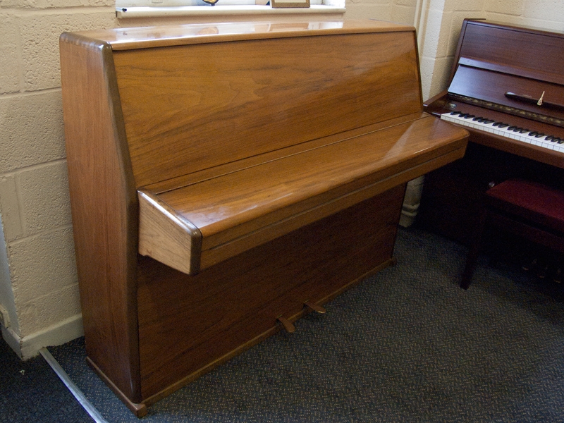 Welmar upright Piano – Gallery image – Roberts Pianos Oxford