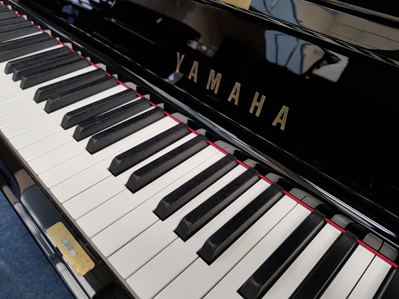 Yamaha YUS5 upright Piano in bright-black – Gallery image – Roberts Pianos Oxford