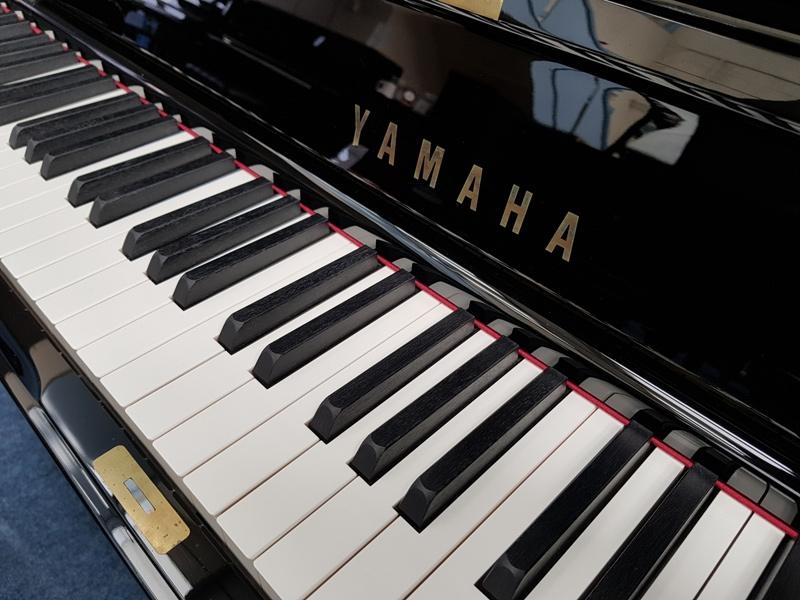 Yamaha YUS5 upright Piano in bright-black – Gallery image – Roberts Pianos Oxford