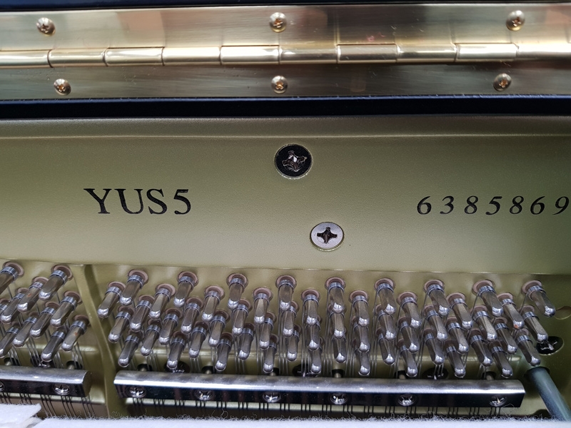 Yamaha YUS5 upright Piano in bright-black – Gallery image – Roberts Pianos Oxford