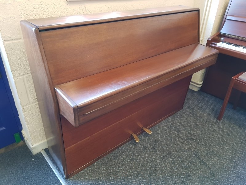Welmar upright Piano in mahogany – Gallery image – Roberts Pianos Oxford