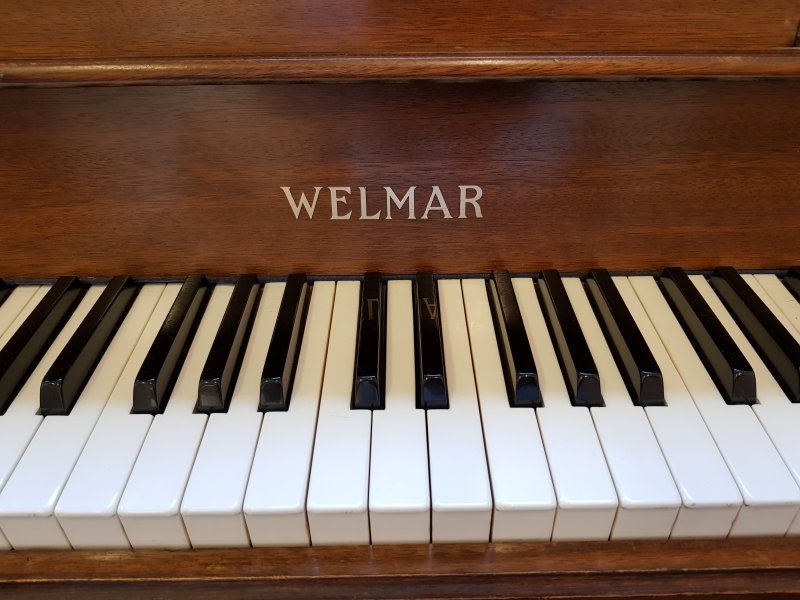 Welmar upright Piano in mahogany – Gallery image – Roberts Pianos Oxford