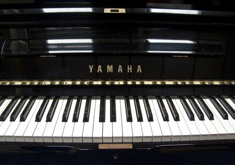 Yamaha U3X upright Piano in Black polyester – Gallery image – Roberts Pianos Oxford