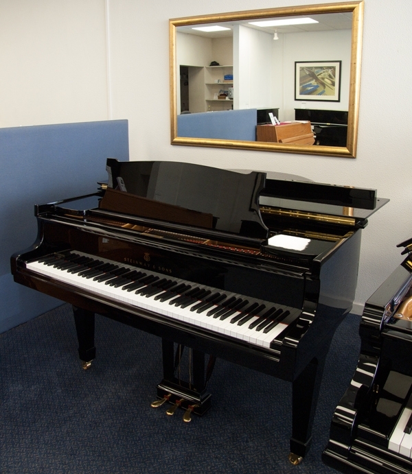 Steinway M