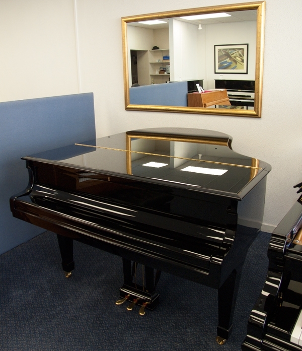 Steinway M