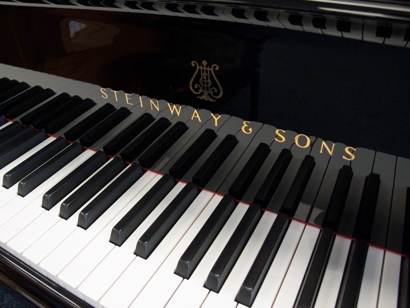 Steinway M
