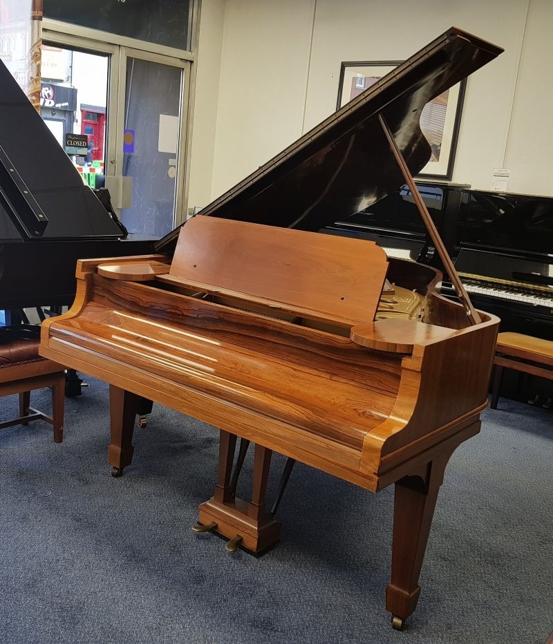 Steinway O