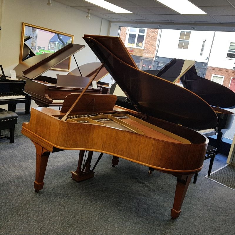Steinway O