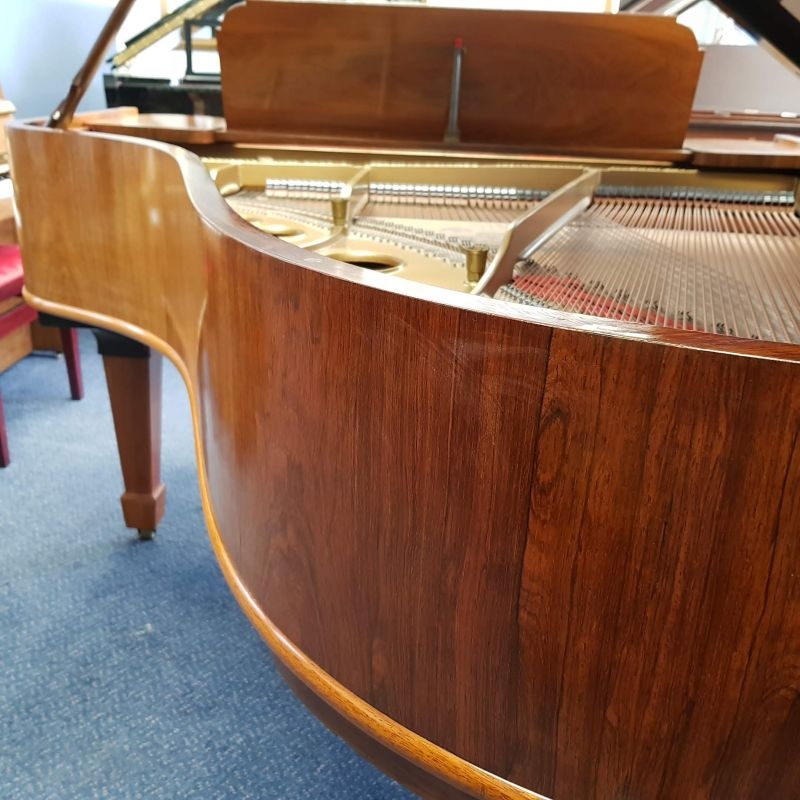 Steinway O