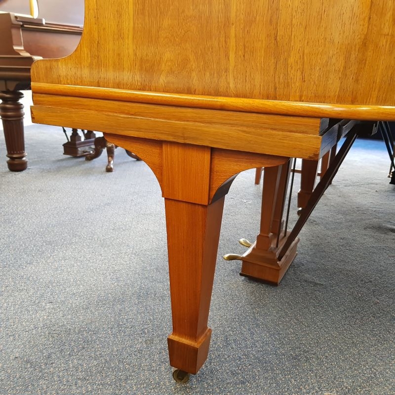 Steinway O