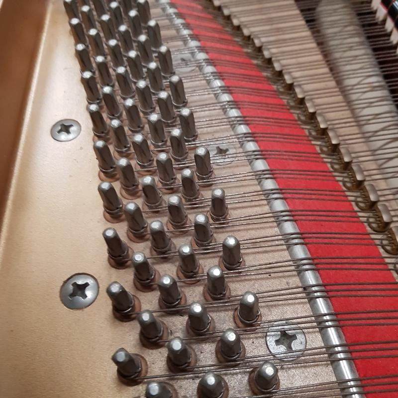 Kawai GS-40 grand Piano in black – Gallery image – Roberts Pianos Oxford